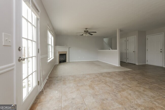 Photo - 408 Parkside Way