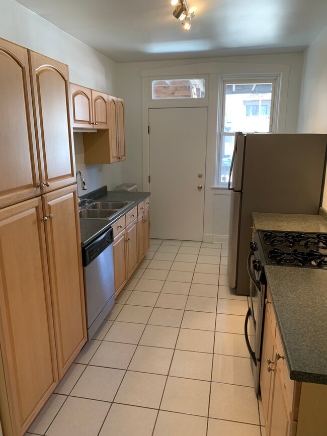 Photo - 1468 W Winnemac Ave Unit 1E