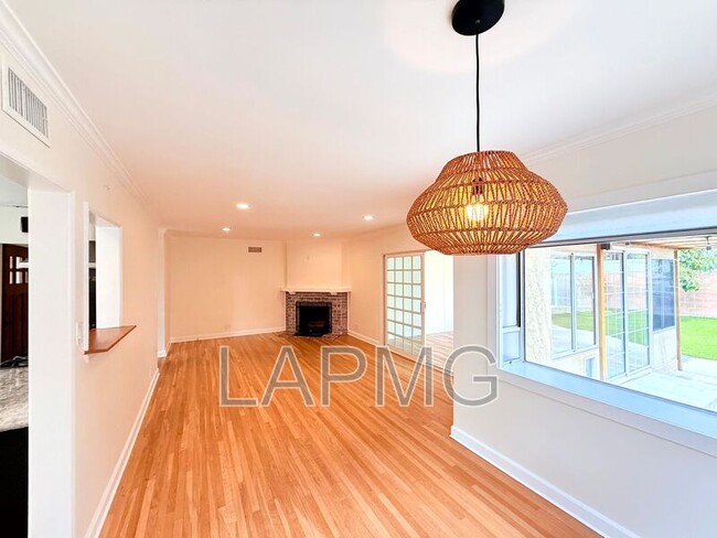 Photo - 16457 Gledhill St