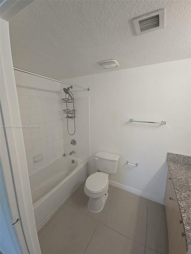 Photo - 2501 Centergate Dr Unidad 204