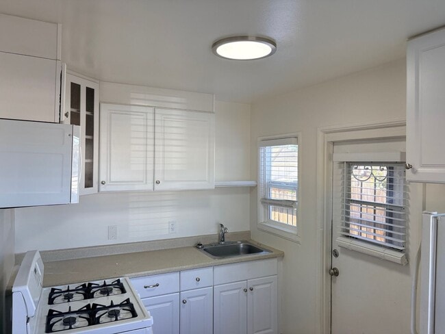 Photo - 582-582-582-582 McIntosh St Unidad 582