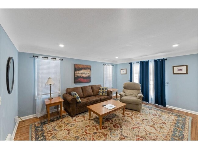 Photo - 4042 Lake Rd Ave