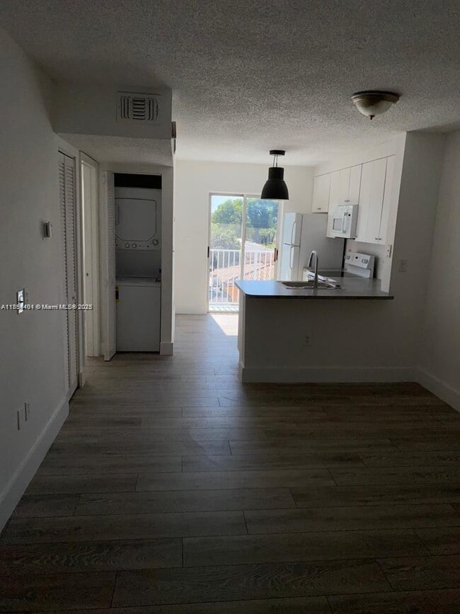 Photo - 2575 SW 27th Ave Unidad 406