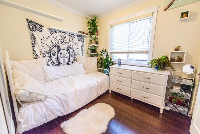 Photo - 168 59th Av W