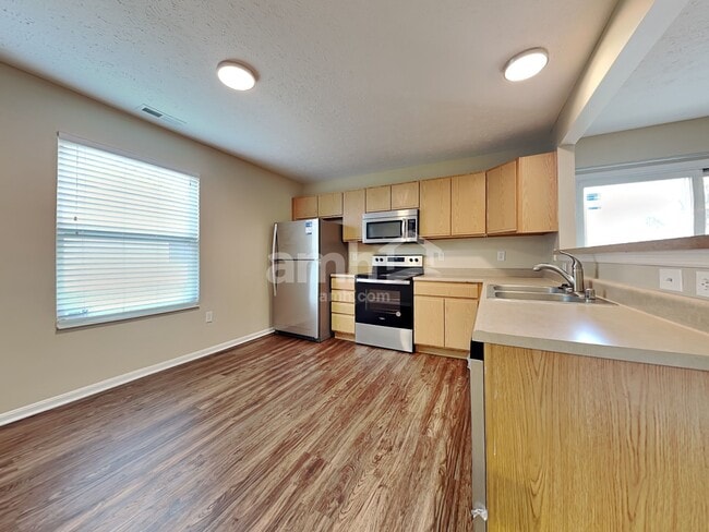 Photo - 424 Hartford Ct