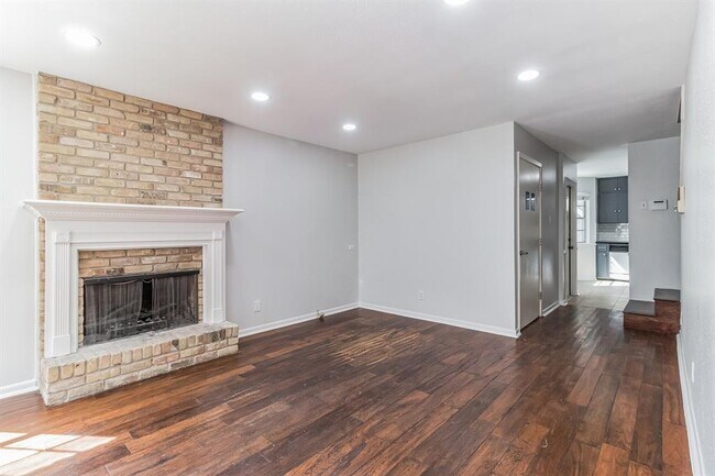 Photo - 1704 San Antonio St