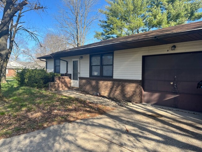 Building Photo - 225 Teakwood Dr Unit A