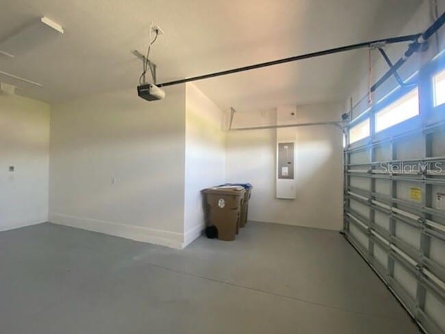 Building Photo - Twin Lakes 1/2 Duplex