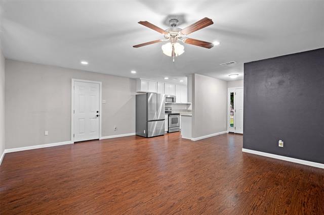 Photo - 810 Longbeach Dr