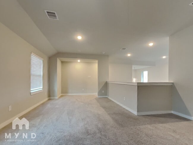 Photo - 734 Lacebark Elm Trl