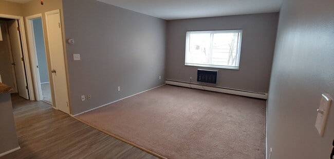 Photo - Colonial Club Apartments