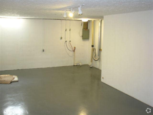 Sótanos - Sandridge Townhomes & Apartments