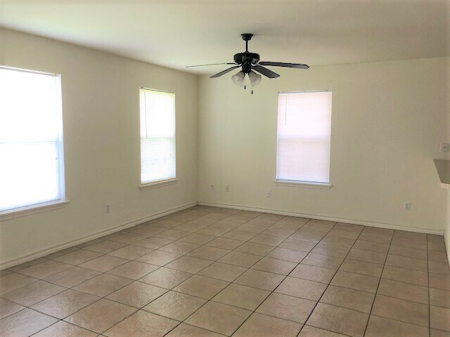Living Area - 215 N McCampbell St