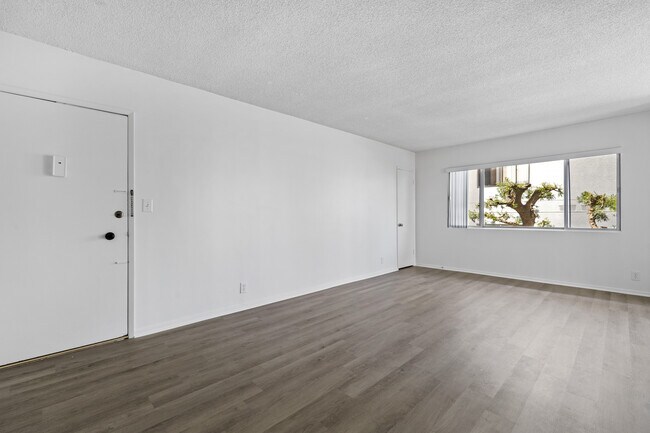 Photo - 1236 McClellan Dr Unit 3