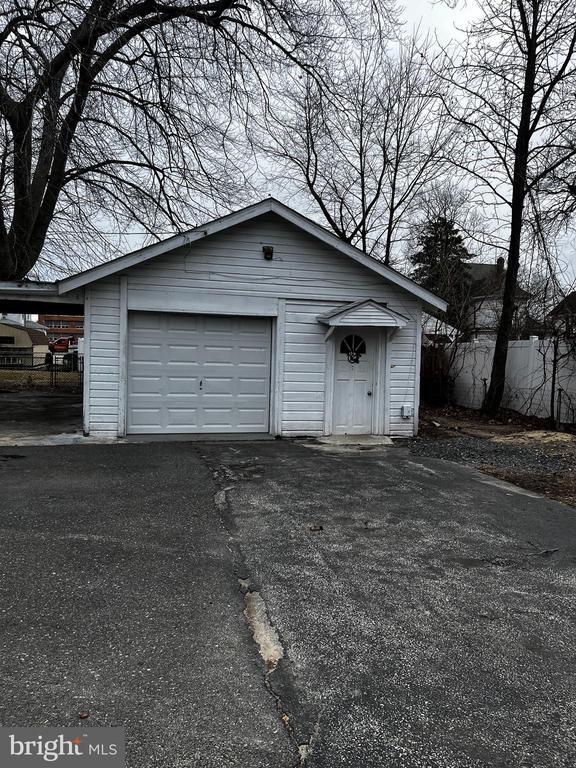 Photo - 131 N 2nd St