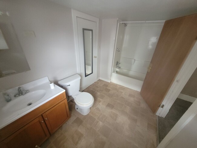 Photo - 604 E Gibbon St