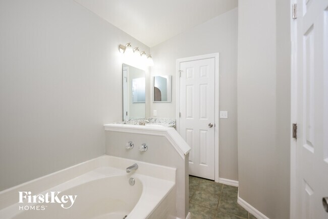 Photo - 3613 Stonefield Dr House