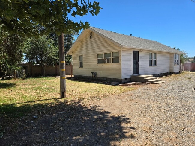 Building Photo - 13236 Yosemite Blvd Unit 13236