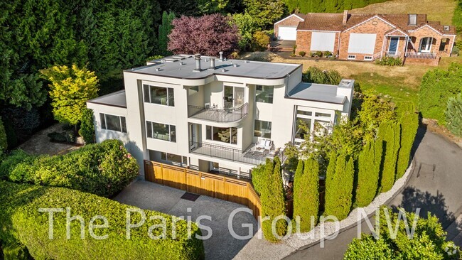 Building Photo - Stunning 3 Story Kirkland Water View Home ...
