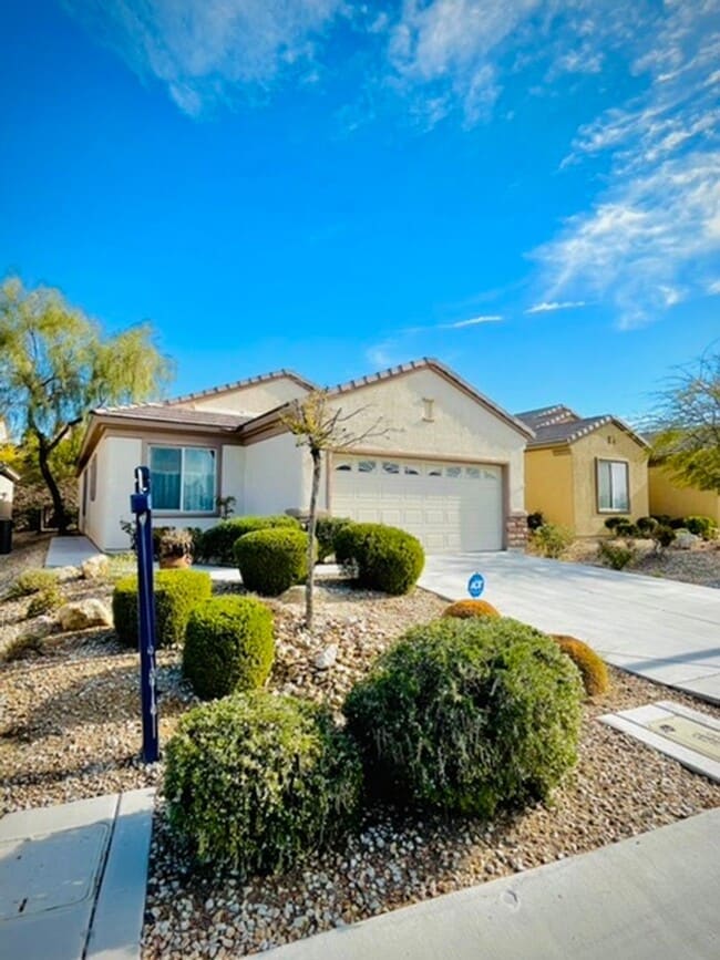 Building Photo - Beautiful Upgraded, single story home in a...