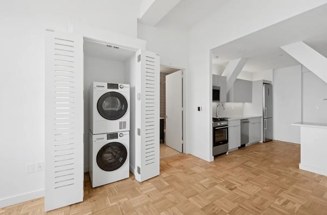 Photo - 20 Exchange Pl Unidad 39