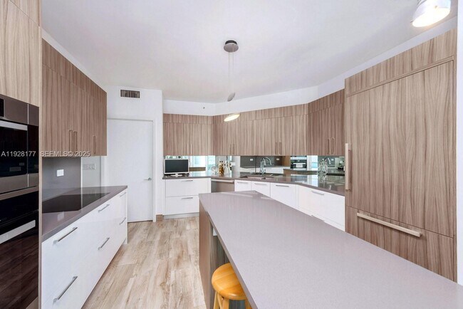 Photo - 300 South Pointe Dr Unit 1701