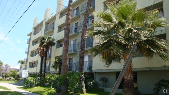 Building Photo - 11936 Magnolia Blvd Unit 101 Rental