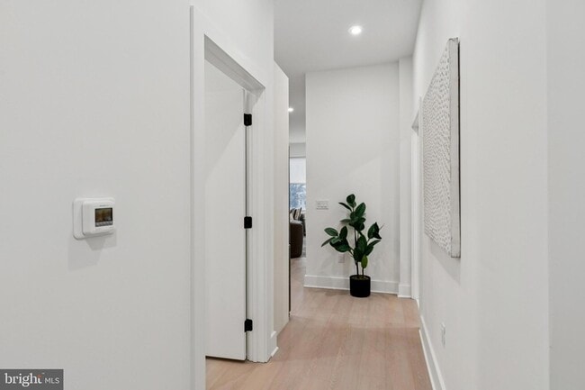 Photo - 30 W Allens Ln Unidad 308