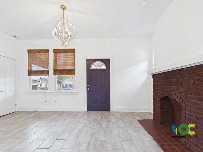 Living Room - 614 N Front St Unit 614