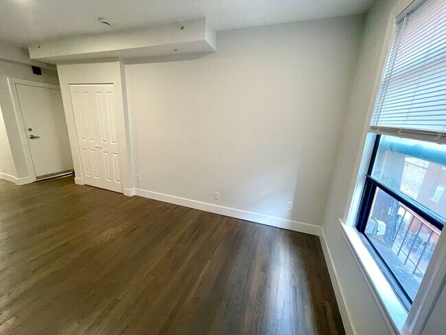 Photo - Newbury St Studio apartment on top floor with laundry in unit