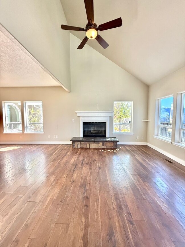 901 Manzanita Dr