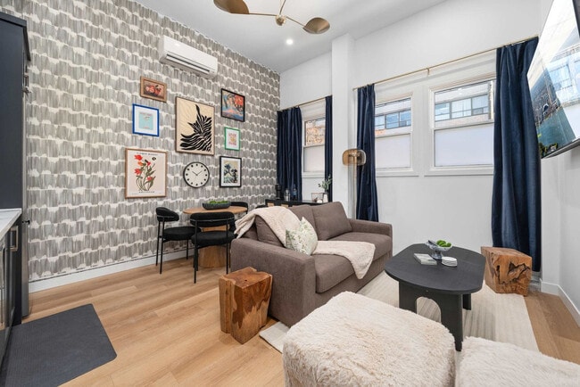 Photo - 168 McCaul St Unit SI ID1389231P