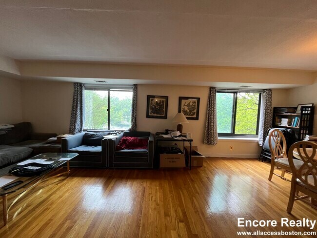 Building Photo - 153 Saint Paul St Unit 3 Rental