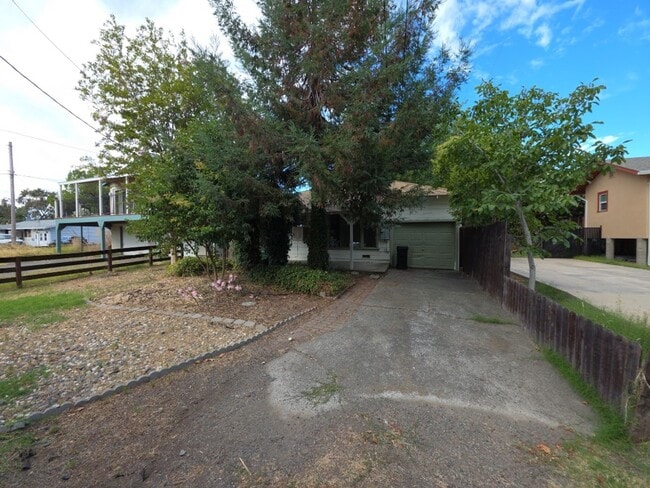 535 Esplanade St