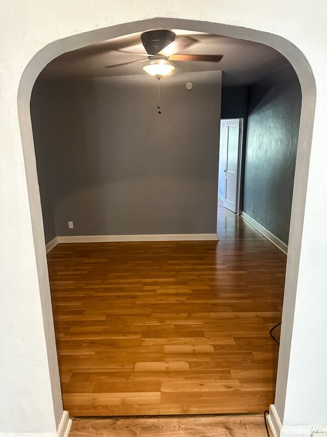 Archway to living room - 611 Walnut Ave Unidad B