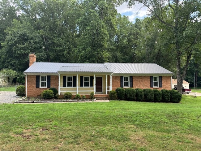 Building Photo - Completely updated brick ranch Winterpock ... Rental