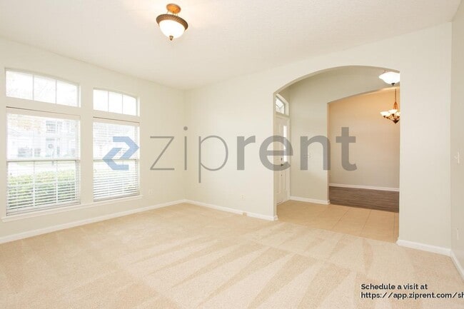 Photo - 909 Corsica Ln