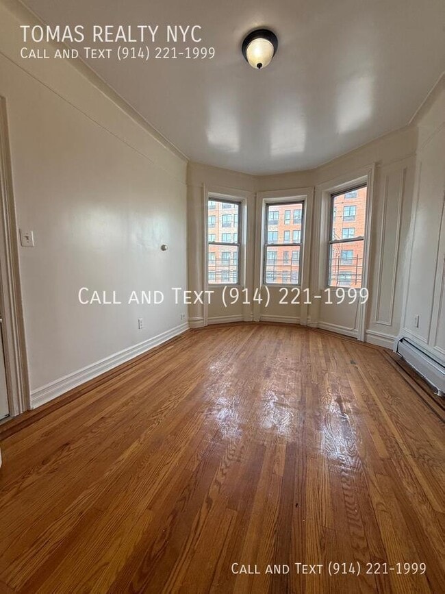 Building Photo - 775 E 233rd St