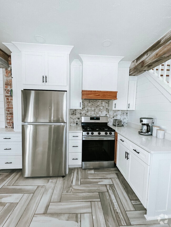 Fully stocked kitchen with new applicances. - 624 Park St Rental