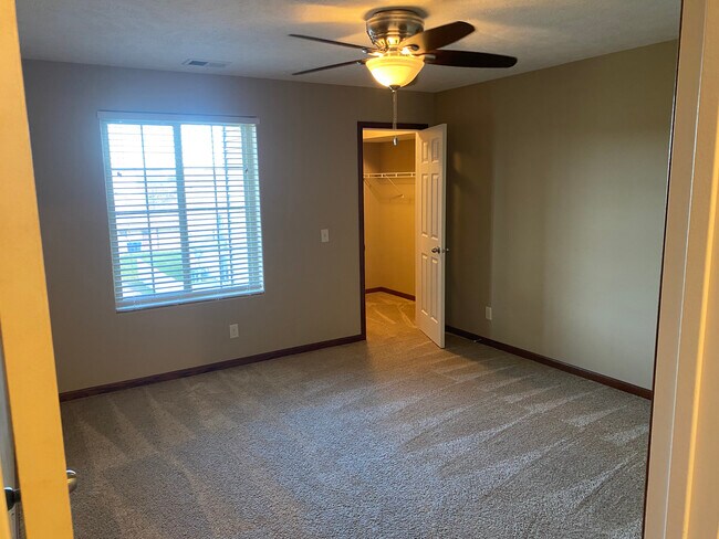 Photo - 1619 E Military Ave Unidad 2302