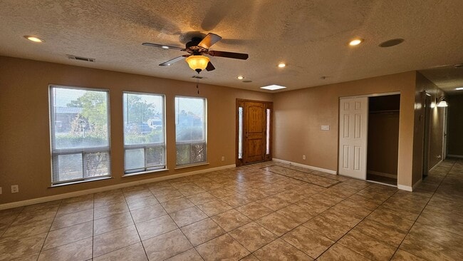 Photo - 3 Bed 2 Bath