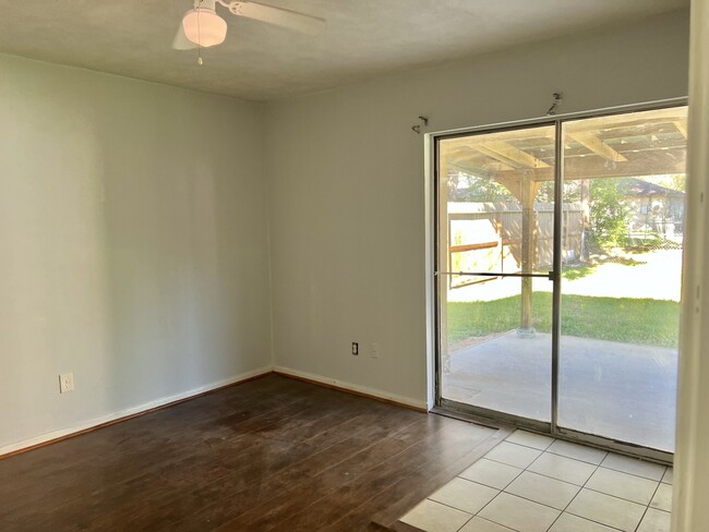 Photo - 2521 S Pearland Ave