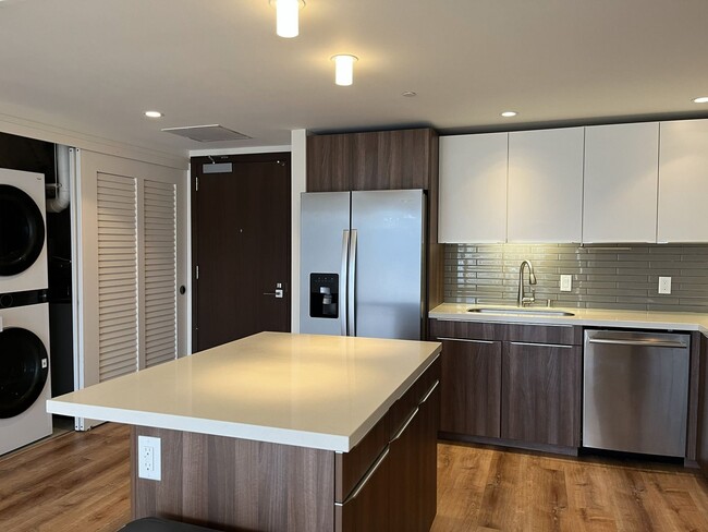 Photo - Symphony - 2 bedroom, 2 baths Condo, with 2 parking stalls - Avail now!