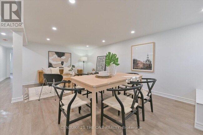 Photo - 421 Browndale Crescent