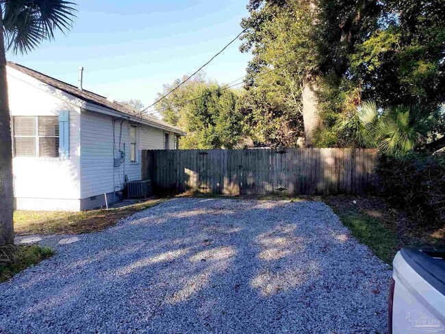 Photo - 1215 N C St
