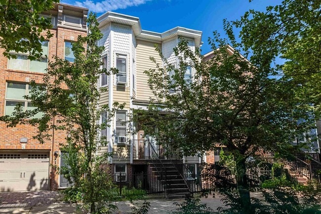 Building Photo - 247 Ogden Ave. Unit 1l
