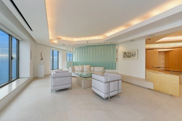 Building Photo - 950 N Michigan Ave Unit 4003