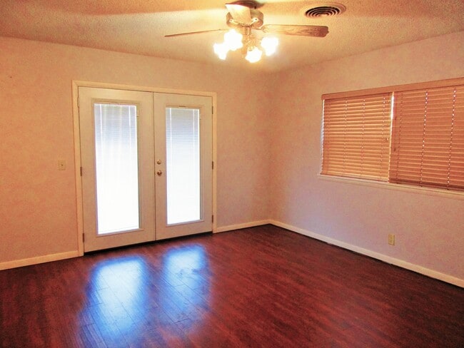 Photo - Super Clean 3 Bedroom 1 1/2 Bath House