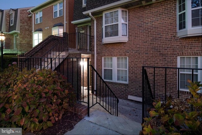 Building Photo - 3844 Chesterwood Dr Unit 3844 Rental