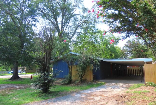 Photo - Lindale ISD, Spacious 3 Bedroom, 1 Bath House